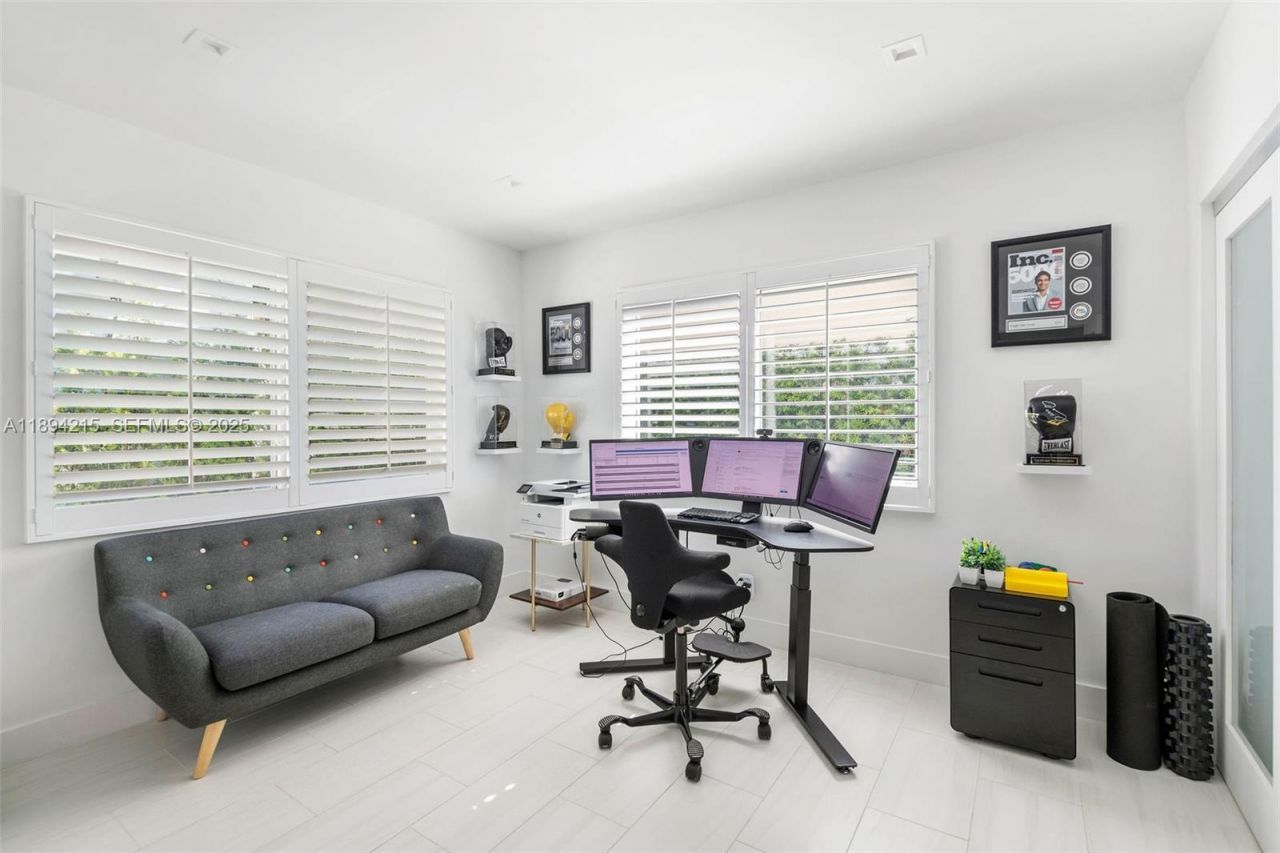 3909 Garden Avenue, Miami Beach, FL 33140 Photo