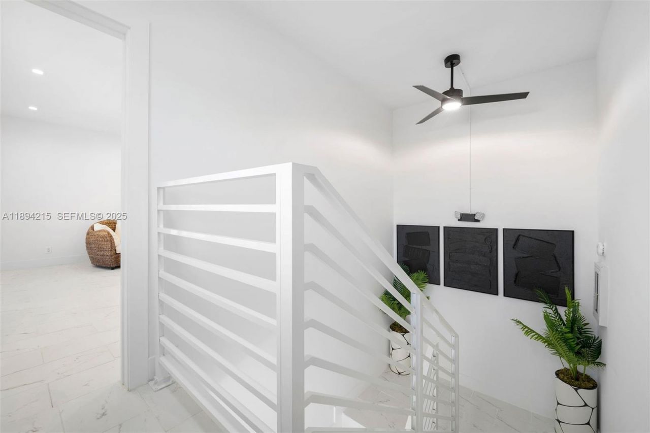 3909 Garden Avenue, Miami Beach, FL 33140 Photo