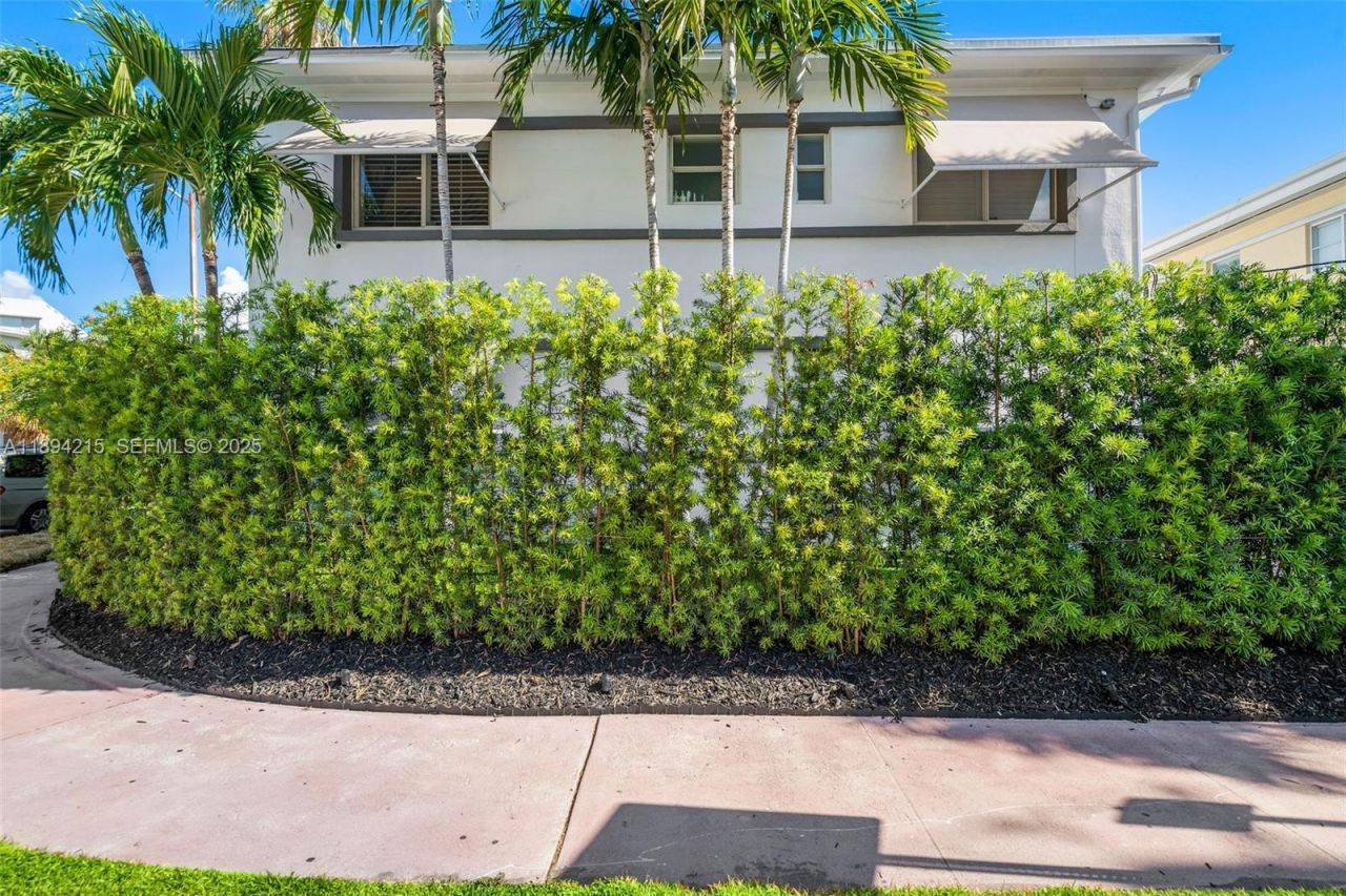3909 Garden Avenue, Miami Beach, FL 33140 Photo