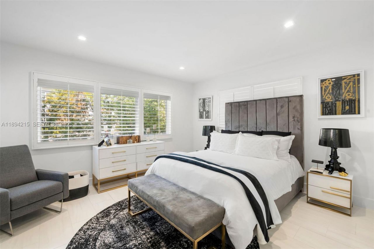 3909 Garden Avenue, Miami Beach, FL 33140 Photo