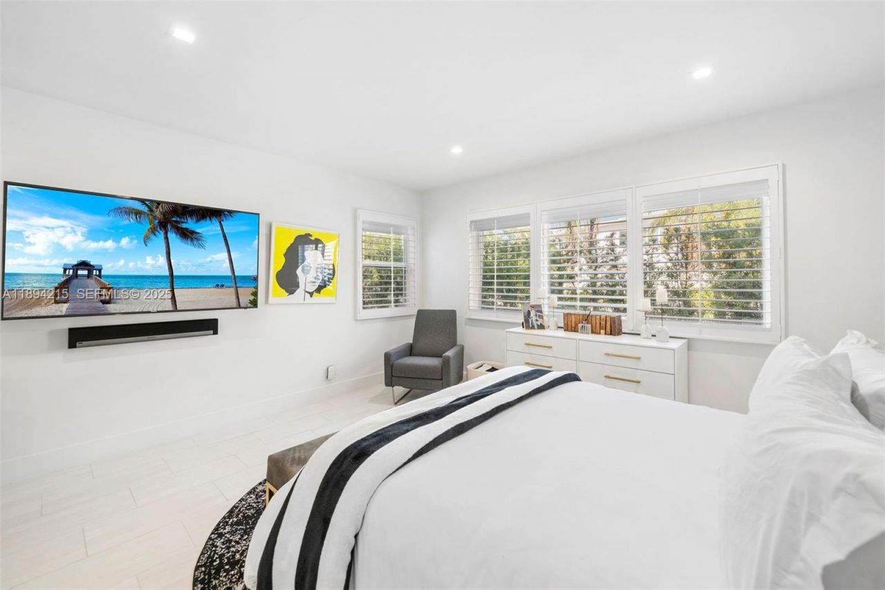 3909 Garden Avenue, Miami Beach, FL 33140 Photo