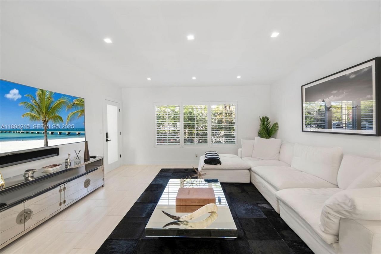 3909 Garden Avenue, Miami Beach, FL 33140 Photo