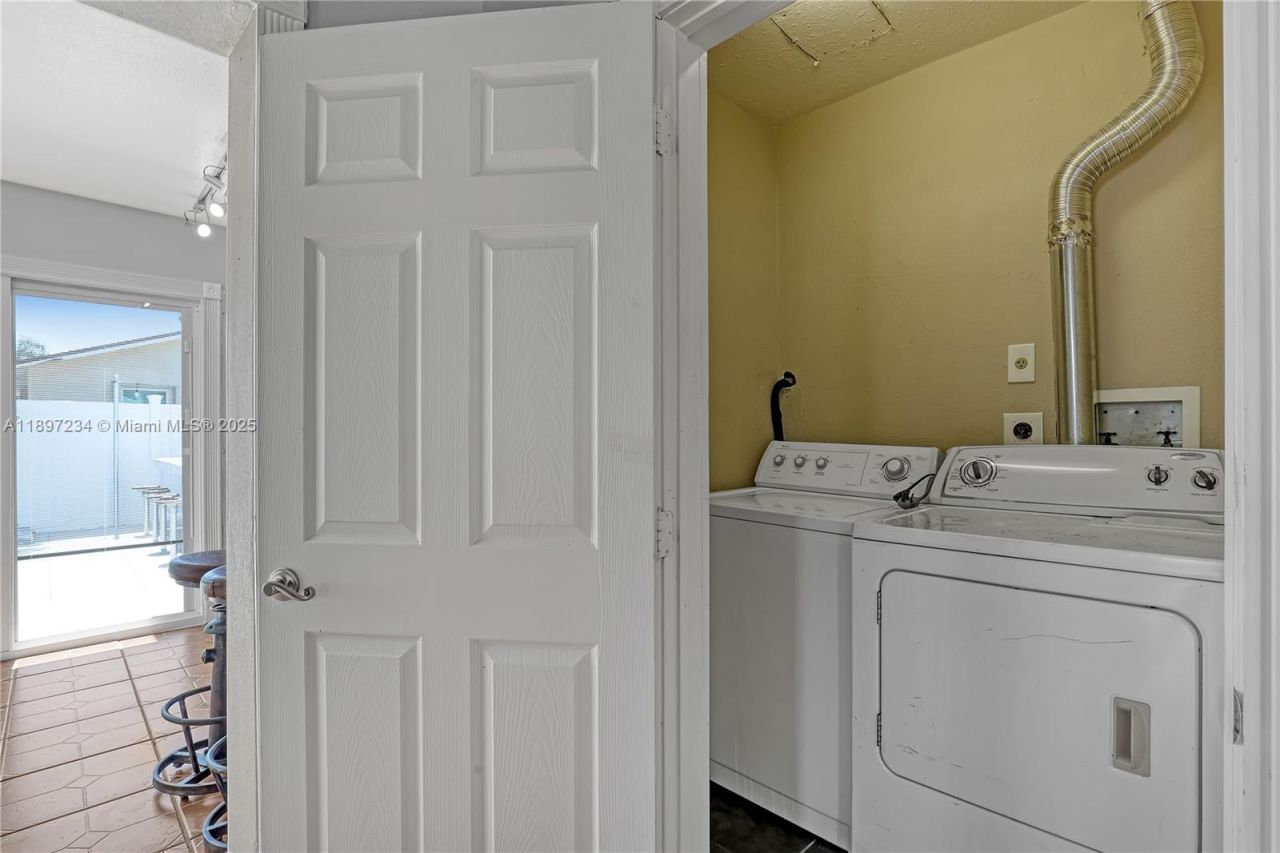 213 E 25th St, Riviera Beach, FL 33404 Photo