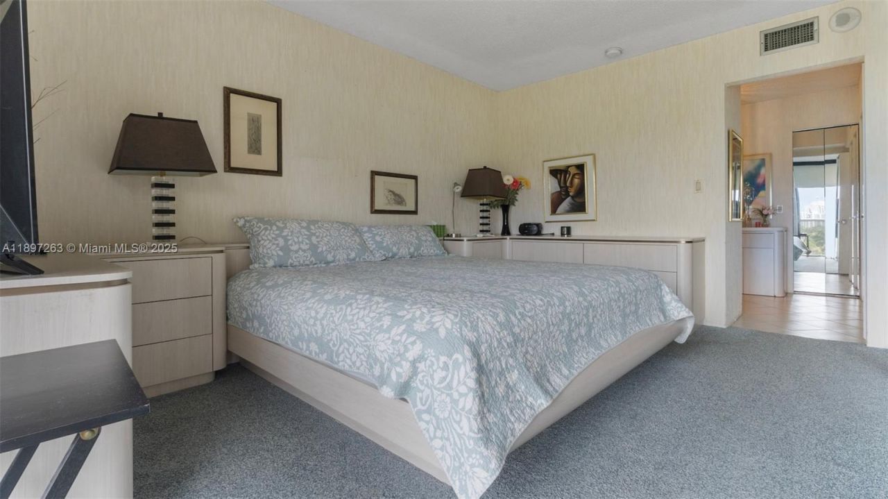 3701 N Country Club Dr, Unit 606, Aventura, FL 33180 Photo