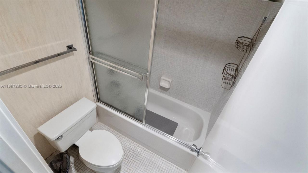 3701 N Country Club Dr, Unit 606, Aventura, FL 33180 Photo