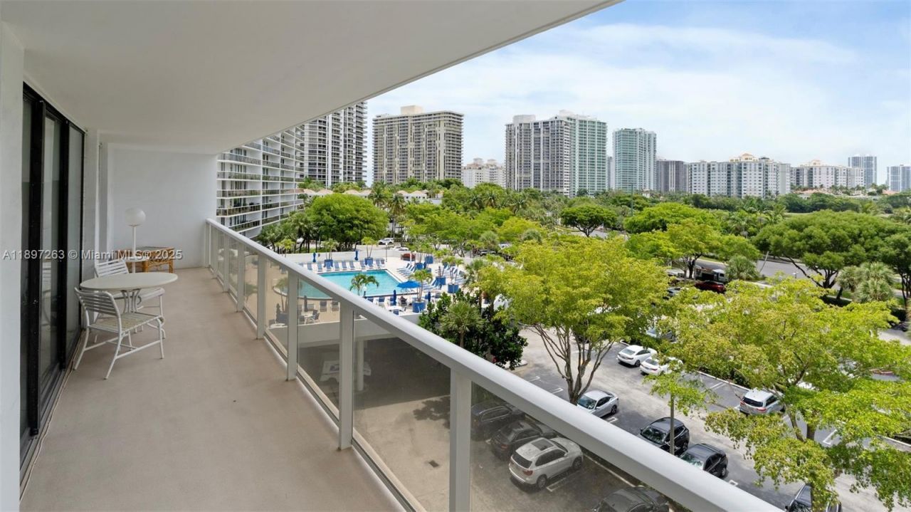 3701 N Country Club Dr, Unit 606, Aventura, FL 33180 Photo