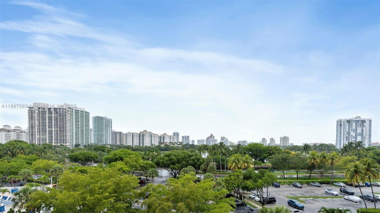 3701 N Country Club Dr, Unit 606, Aventura, FL 33180 Photo