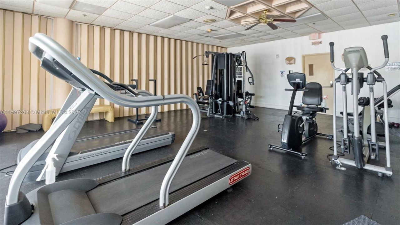 3701 N Country Club Dr, Unit 606, Aventura, FL 33180 Photo