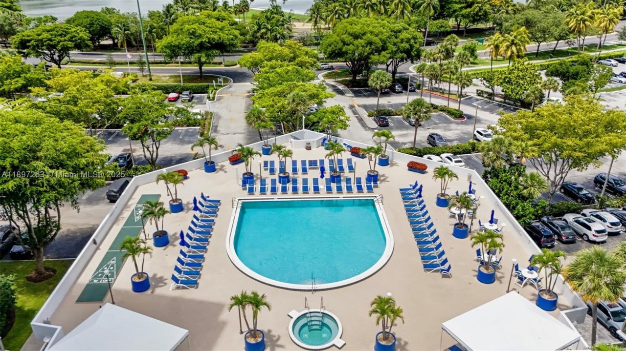 3701 N Country Club Dr, Unit 606, Aventura, FL 33180 Photo