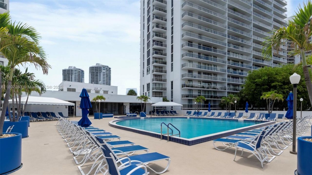 3701 N Country Club Dr, Unit 606, Aventura, FL 33180 Photo