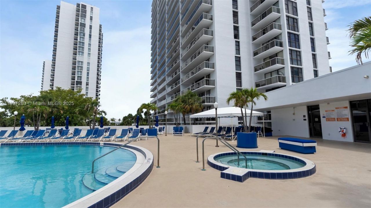 3701 N Country Club Dr, Unit 606, Aventura, FL 33180 Photo