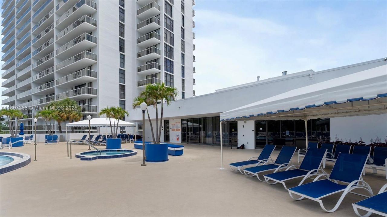 3701 N Country Club Dr, Unit 606, Aventura, FL 33180 Photo