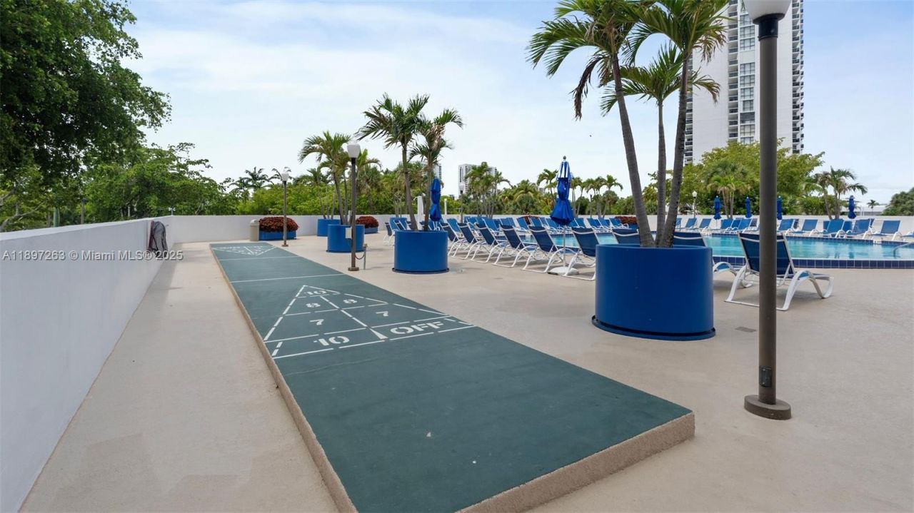 3701 N Country Club Dr, Unit 606, Aventura, FL 33180 Photo