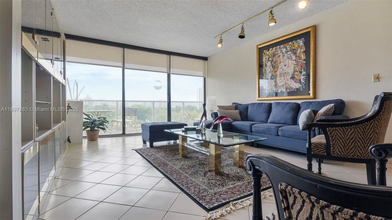 3701 N Country Club Dr, Unit 606, Aventura, FL 33180 Photo