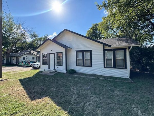 2109 N Elm Street, Denton, TX 76201