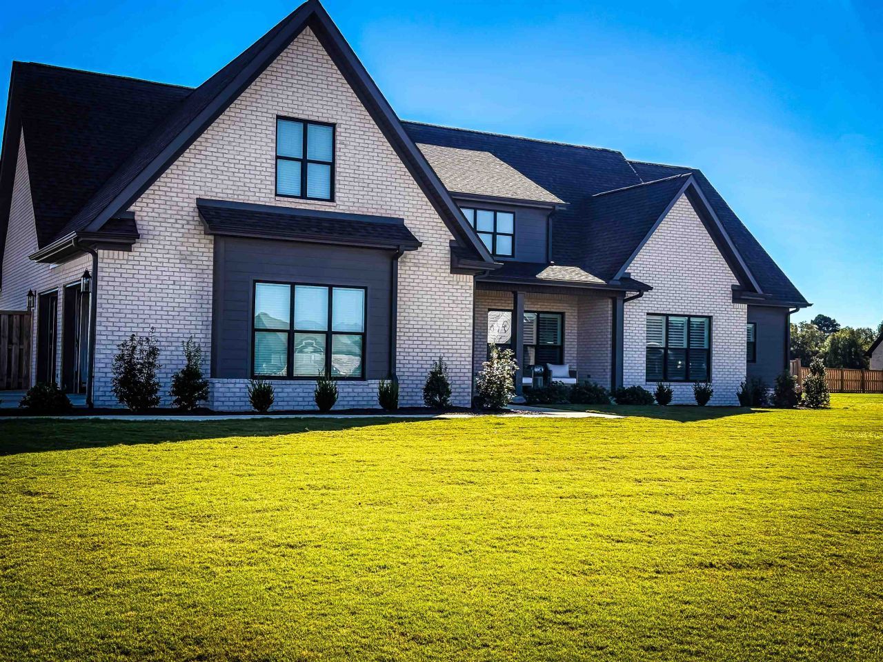 73 Todd Dr, Muscle Shoals, AL 35661 Main Photo