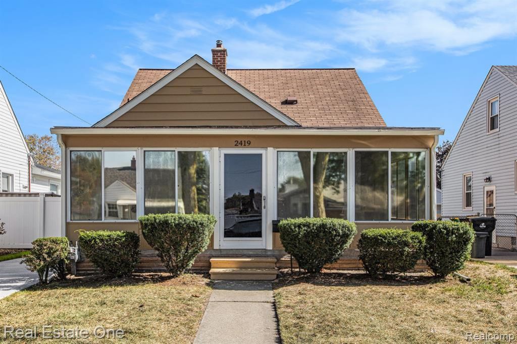 2419 15th Street, Wyandotte, MI 48192 Main Photo