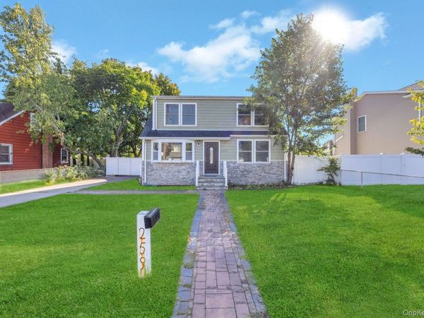 259 35th Street, Lindenhurst, NY 11757