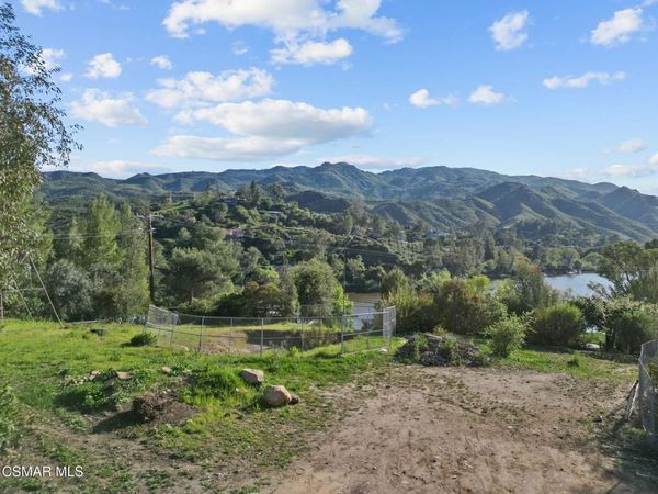 2239 Pinecrest Road, Agoura Hills, CA 91301