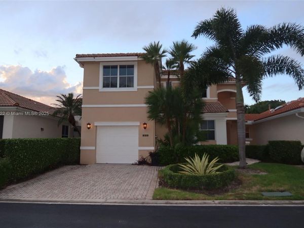 8189 Sandpiper Way, West Palm Beach, FL 33412