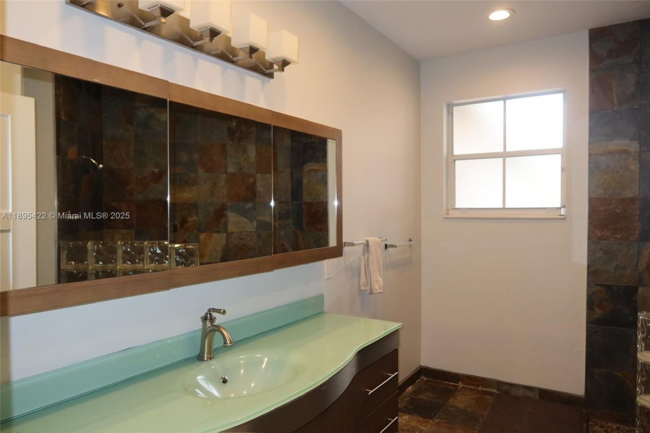 8189 Sandpiper Way, West Palm Beach, FL 33412 Photo