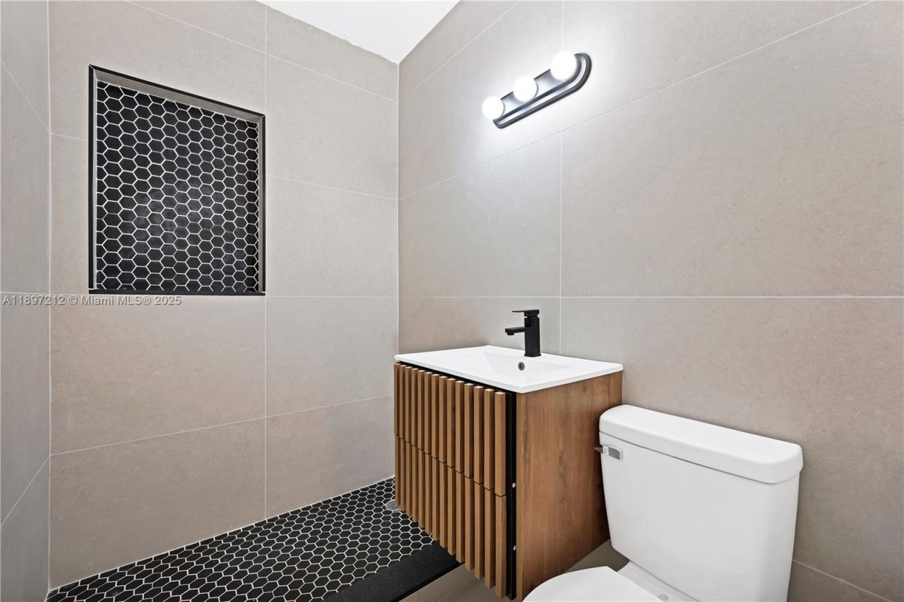 1127 NW 2nd Ave, Fort Lauderdale, FL 33311 Photo