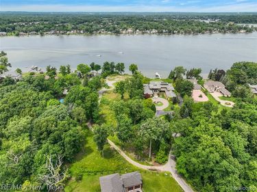 4796 DOW RIDGE Road, Orchard Lake Village, MI 48324