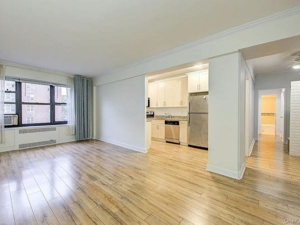 67-76 Booth Street, Unit 4F, Forest Hills, NY 11375