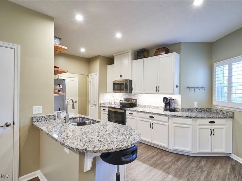 3164 Old Mill Drive, Cuyahoga Falls, OH 44223 Photo 3