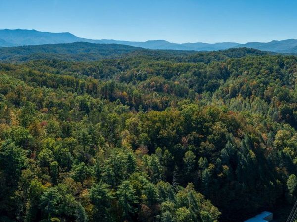 1876 Upper Middle Creek Road, Sevierville, TN 37876
