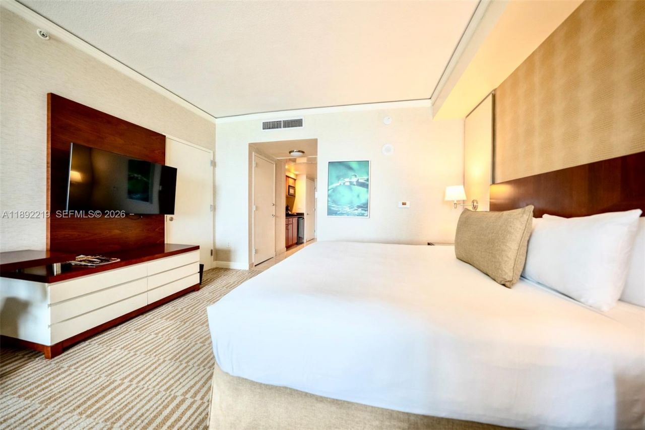 18001 SE Collins Ave, Unit 2111, Sunny Isles Beach, FL 33160 Photo