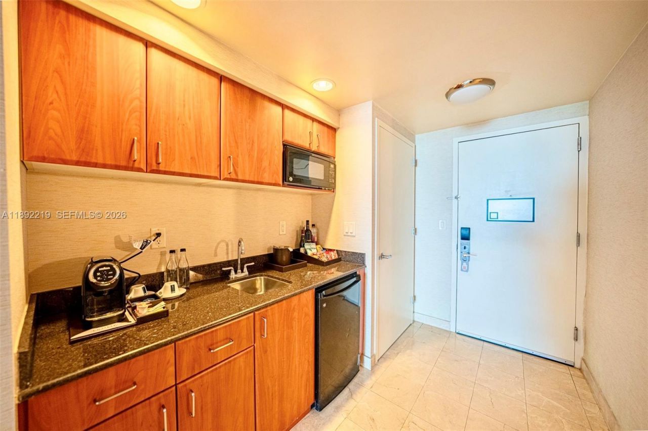 18001 SE Collins Ave, Unit 2111, Sunny Isles Beach, FL 33160 Photo