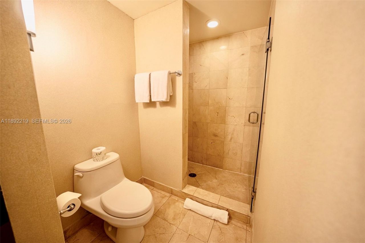 18001 SE Collins Ave, Unit 2111, Sunny Isles Beach, FL 33160 Photo