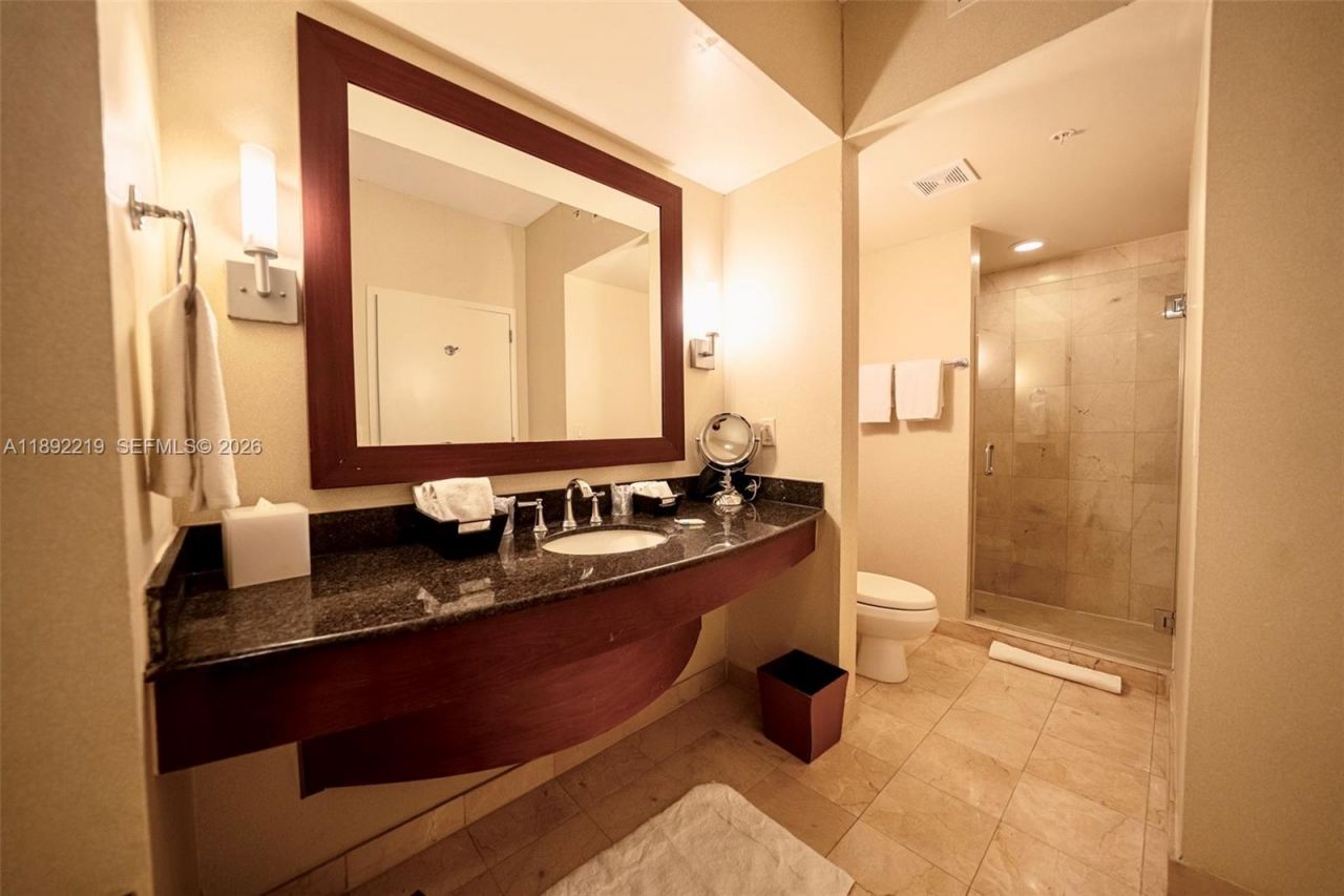 18001 SE Collins Ave, Unit 2111, Sunny Isles Beach, FL 33160 Photo