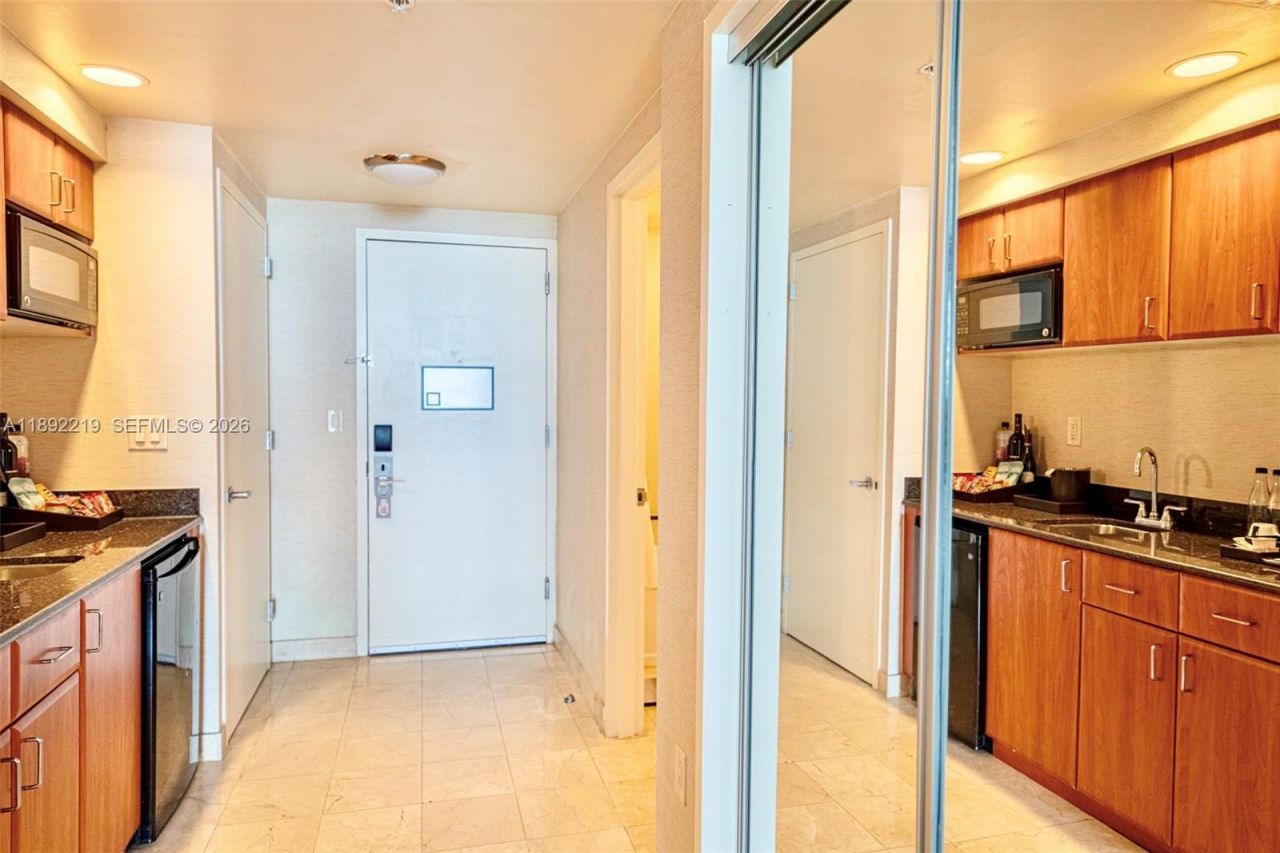 18001 SE Collins Ave, Unit 2111, Sunny Isles Beach, FL 33160 Photo