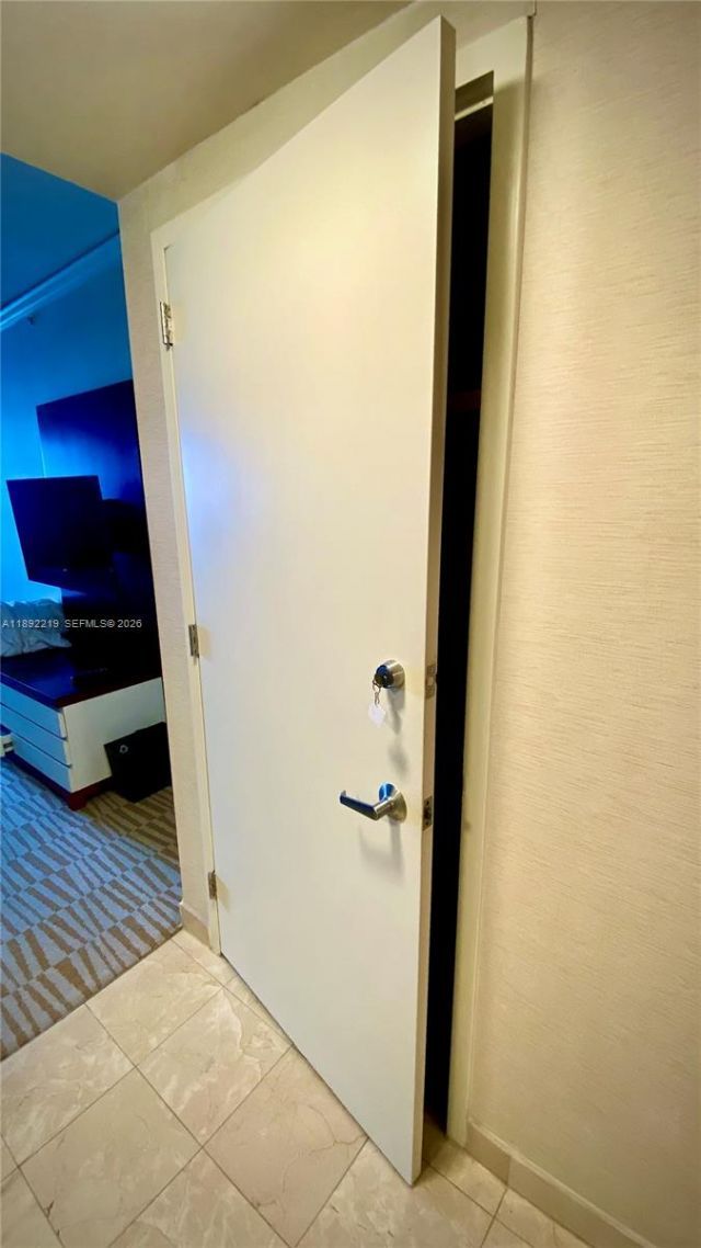 18001 SE Collins Ave, Unit 2111, Sunny Isles Beach, FL 33160 Photo