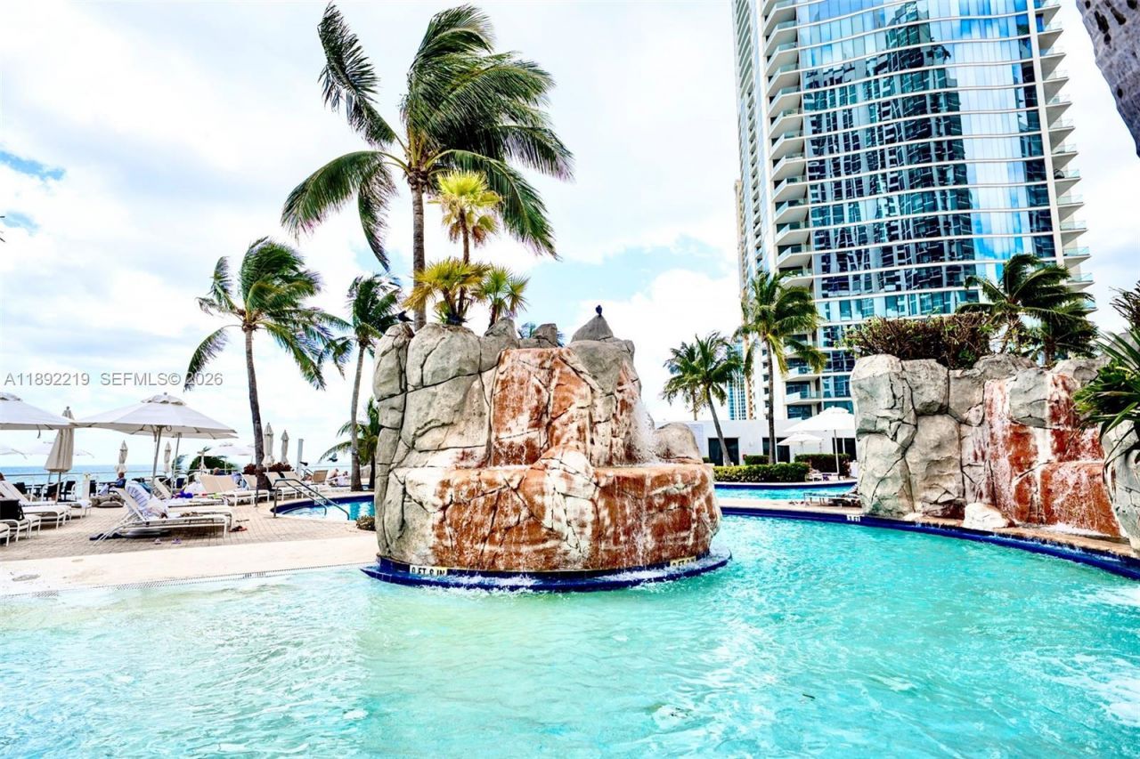 18001 SE Collins Ave, Unit 2111, Sunny Isles Beach, FL 33160 Photo