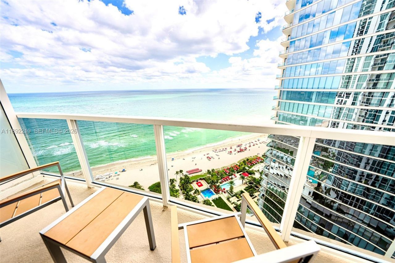 18001 SE Collins Ave, Unit 2111, Sunny Isles Beach, FL 33160 Photo