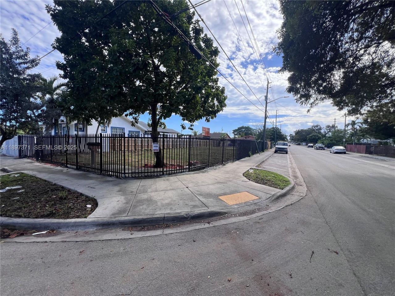 2052 NW 27th St, Miami, FL 33142 Photo