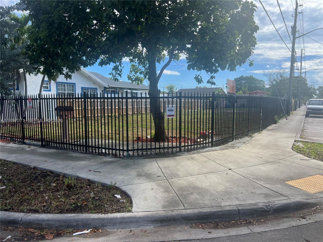 2052 NW 27th St, Miami, FL 33142 Photo
