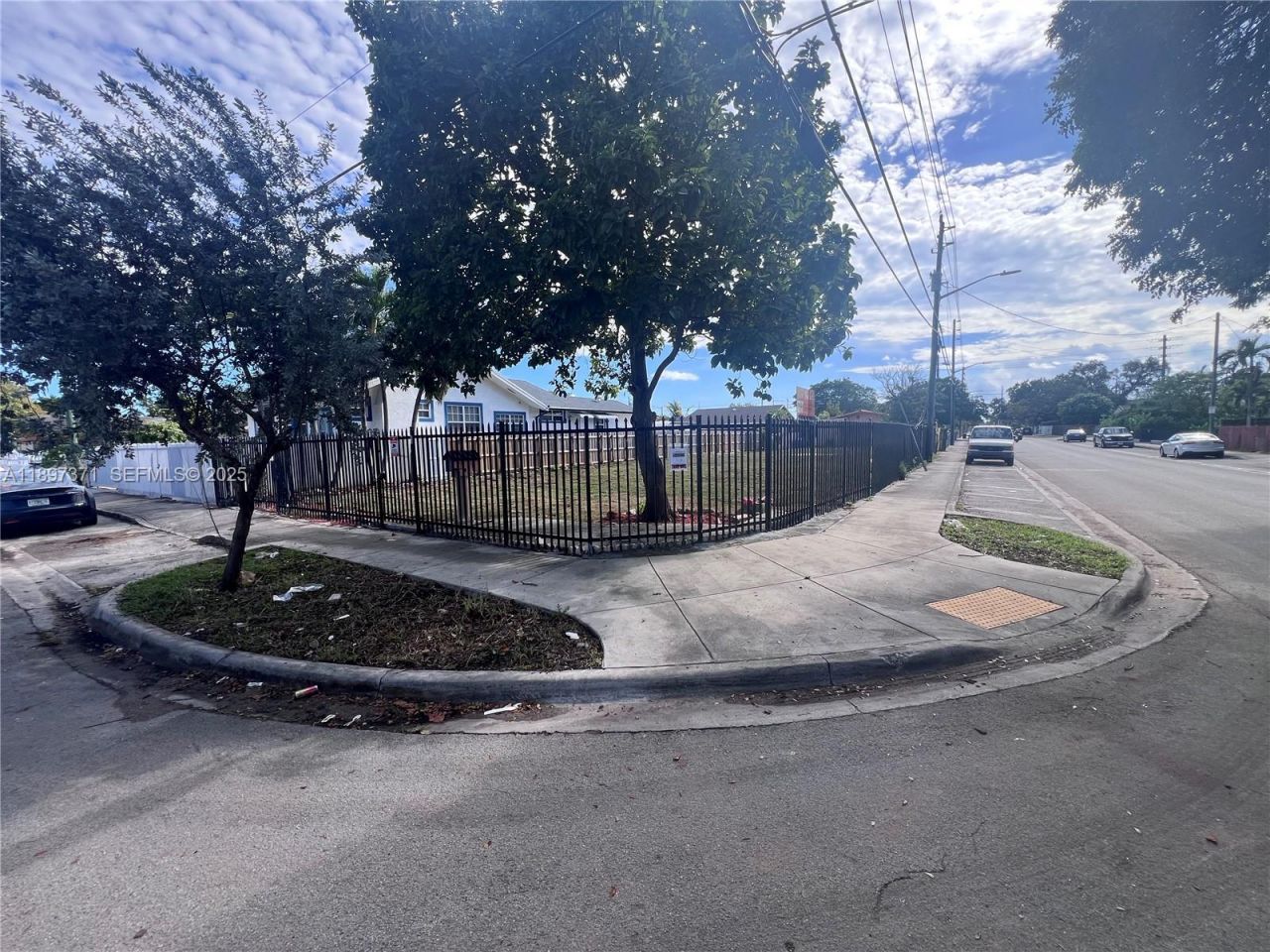 2052 NW 27th St, Miami, FL 33142 Photo