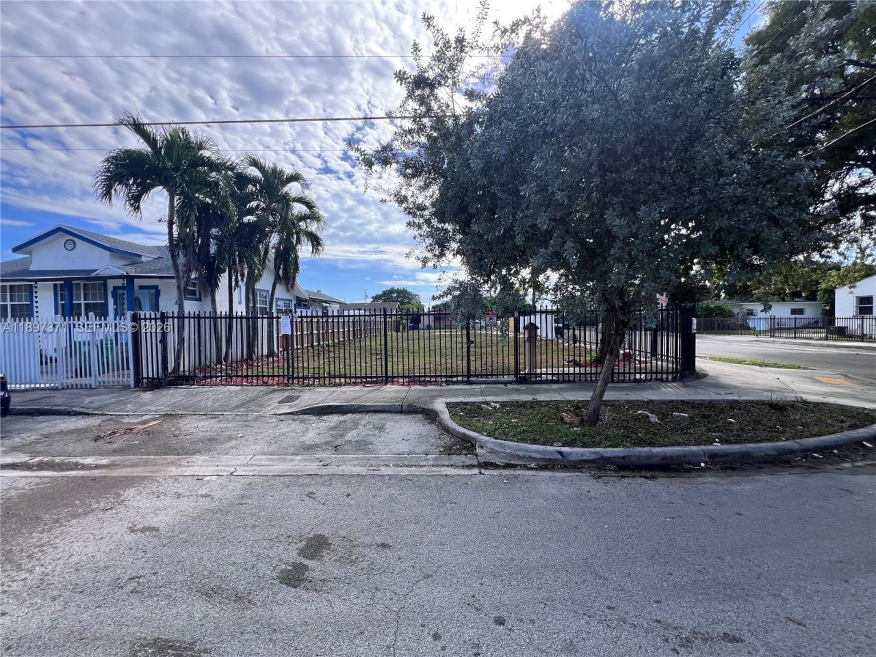 2052 NW 27th St, Miami, FL 33142 Photo