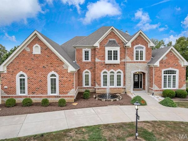 327 Chasselle Lane, St Louis, MO 63141