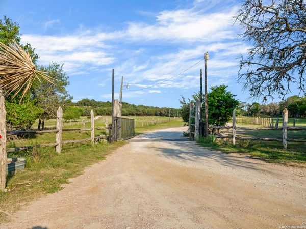 109 Waring Welfare, Boerne, TX 78015