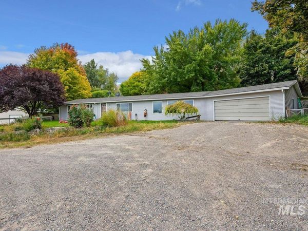 598 N Gray, King Hill, ID 83633