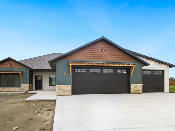 1534 Hannah Lane, Aberdeen, SD 57401