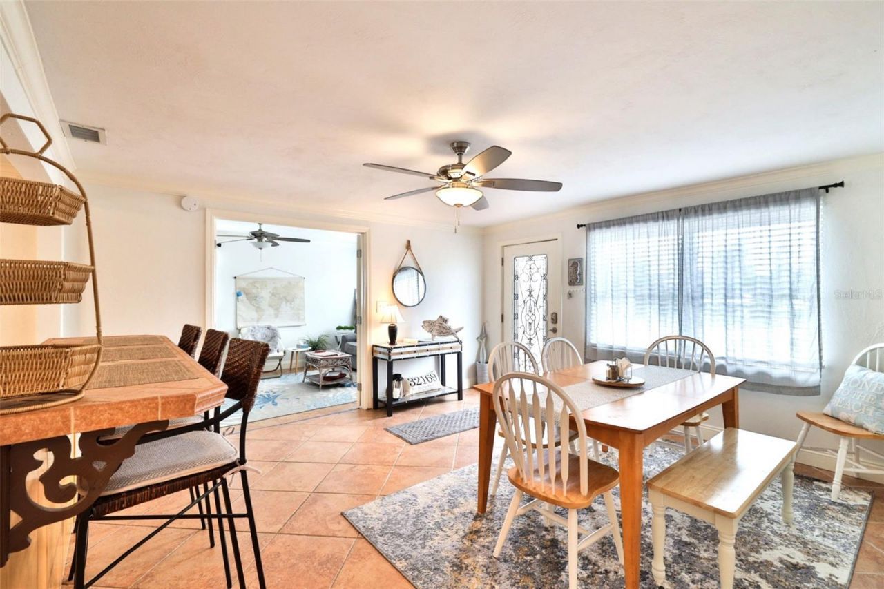813 E 6th Avenue, New Smyrna Beach, FL 32169 Photo