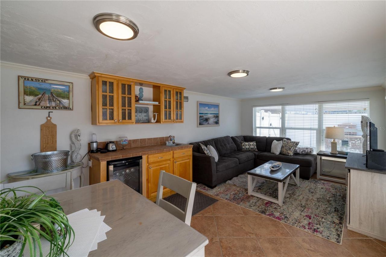 813 E 6th Avenue, New Smyrna Beach, FL 32169 Photo