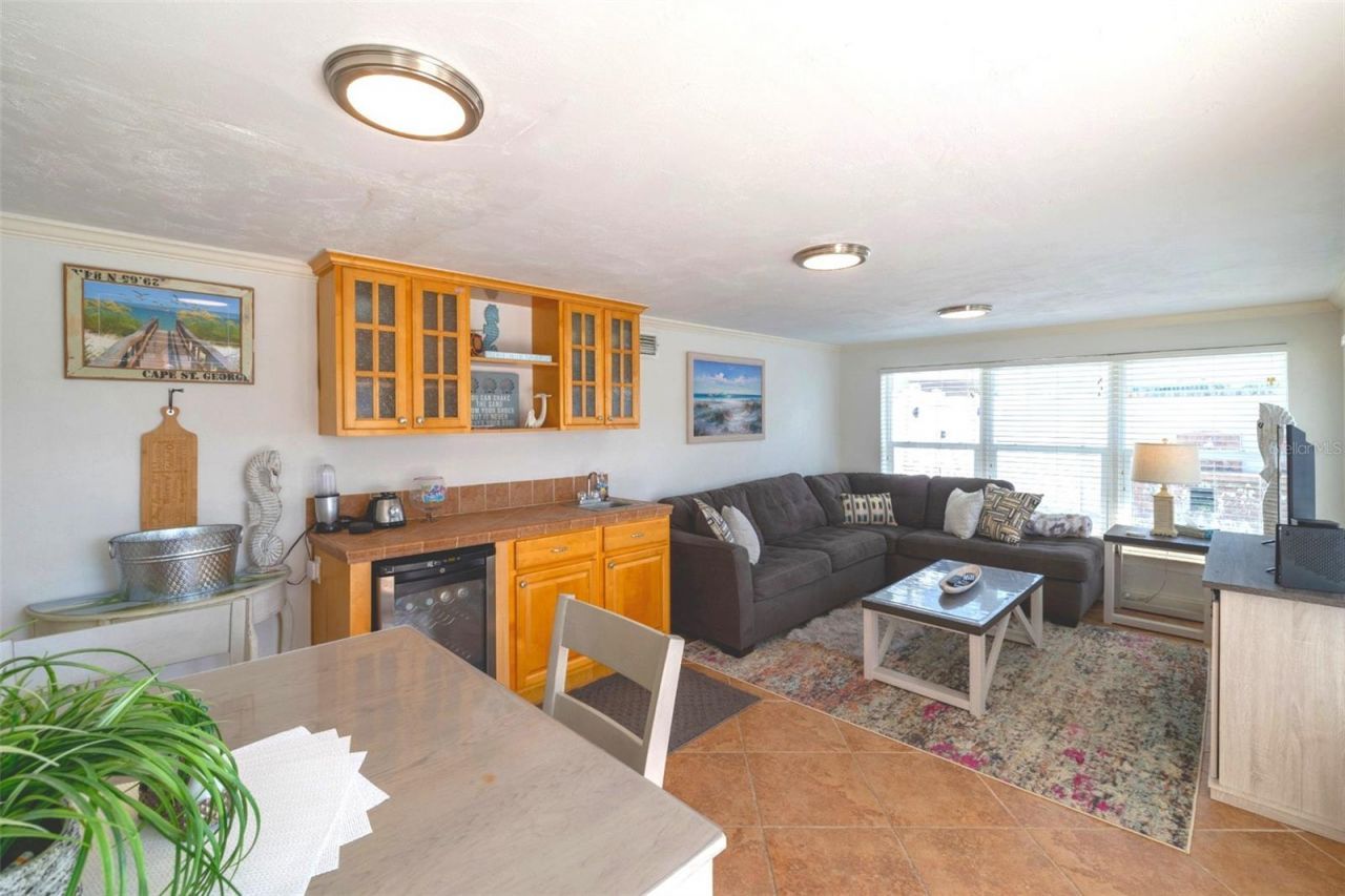 813 E 6th Avenue, New Smyrna Beach, FL 32169 Photo
