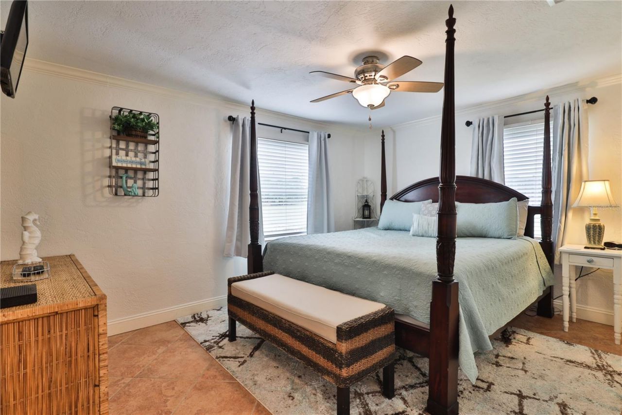 813 E 6th Avenue, New Smyrna Beach, FL 32169 Photo